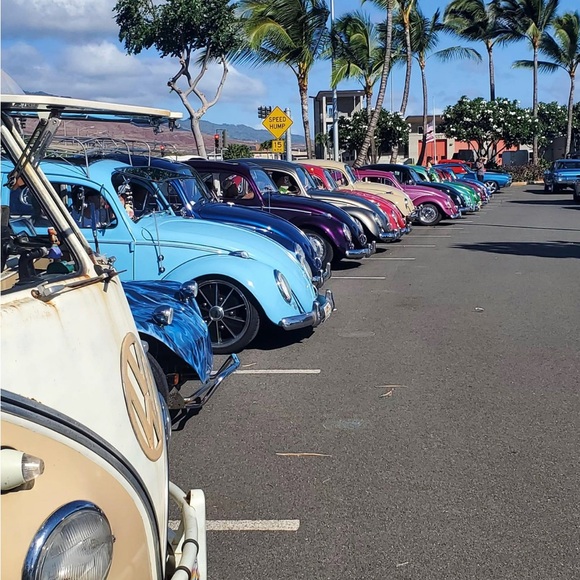 Vintage Blue Woody Wagon with Surfboard - Picture 4 of 4